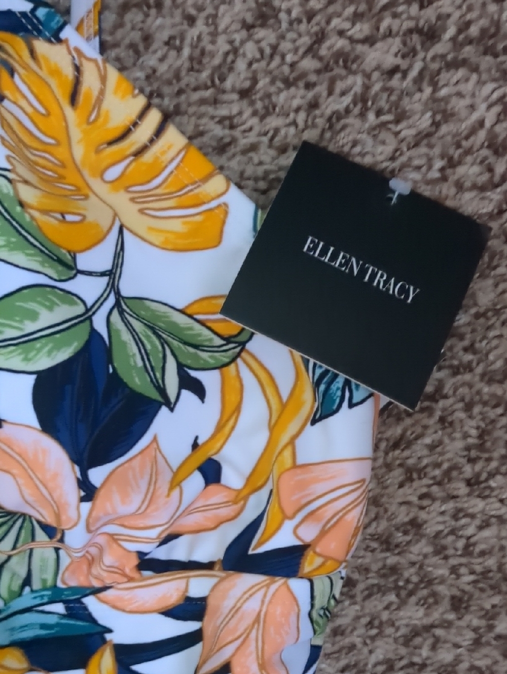 Ellen Tracy Keyhole Swimsuit. - Picture 5 of 7